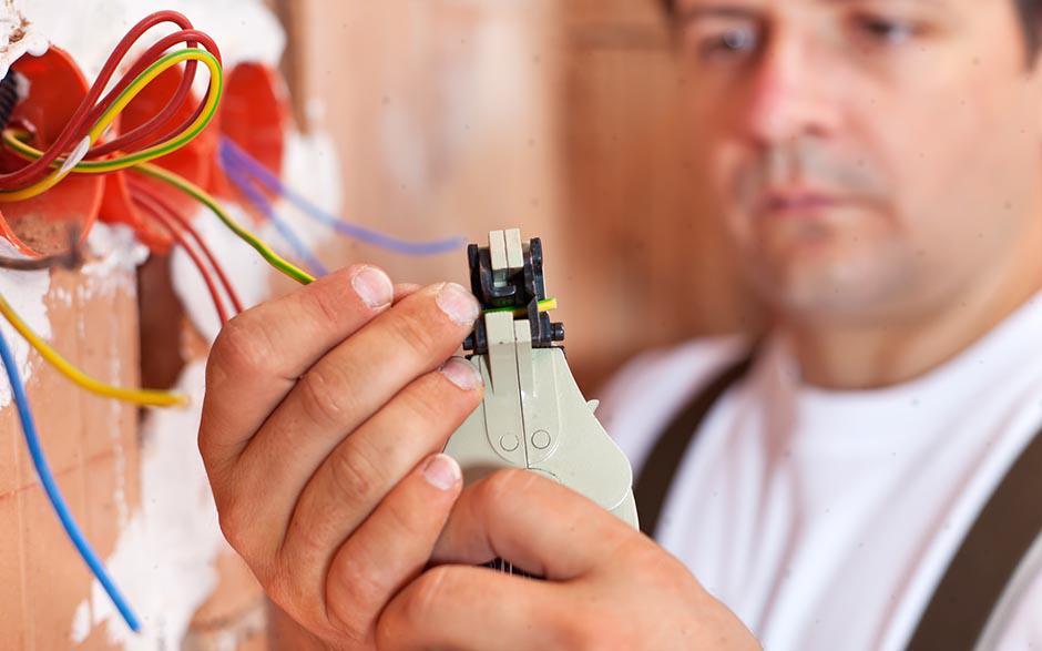 tarif horaire d'un électricien Saint-Pierre-lès-Nemours